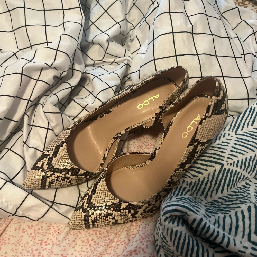 Aldo Black and Cream Heels with Elegant Design
